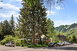 233 W Bleeker St in Aspen, CO - Building Photo - Building Photo