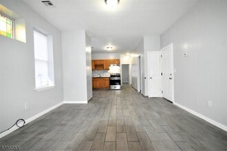 482 S 17th St in Newark, NJ - Building Photo - Building Photo