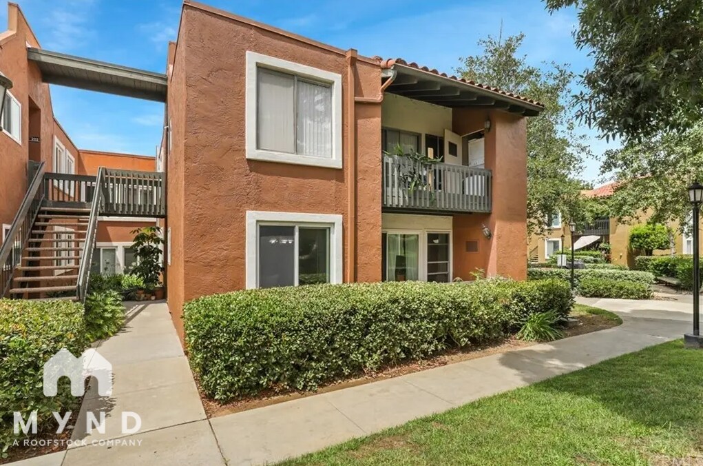 17081 W Bernardo Dr in San Diego, CA - Building Photo
