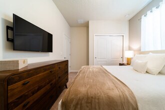 2422 Dubai St in Kissimmee, FL - Building Photo - Building Photo