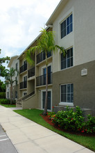 Bay Winds Apartments in North Miami, FL - Building Photo - Building Photo