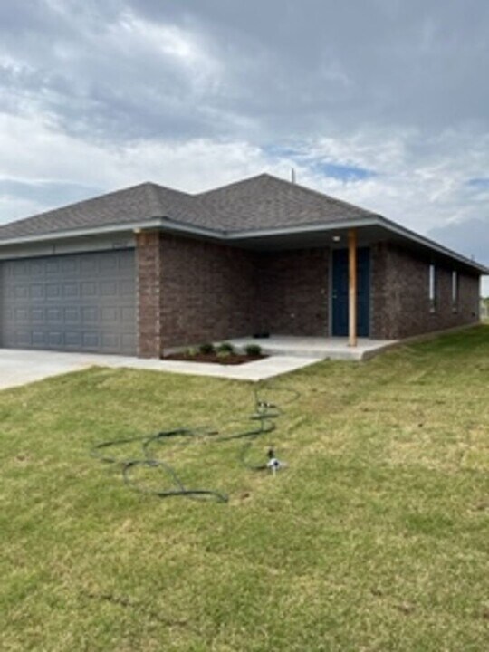 2932 NW 195th St in Edmond, OK - Building Photo