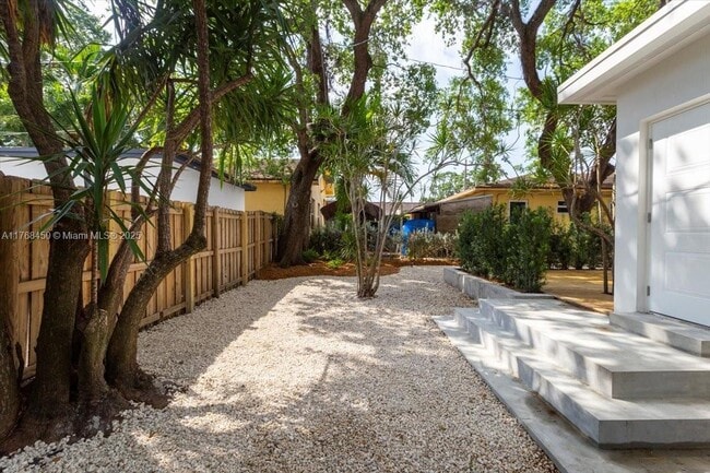 3260 NW 9th St in Miami, FL - Building Photo - Building Photo