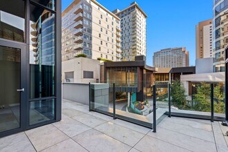 889 103rd Ave NE in Bellevue, WA - Building Photo - Building Photo