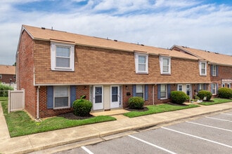 Cove Harbor Townhomes in Hampton, VA - Building Photo - Building Photo
