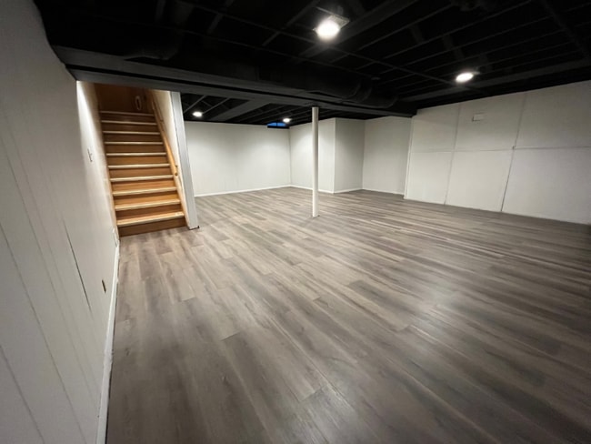 property at 5720 N Lydell Ave