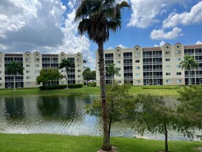 10720 NW 66th St in Doral, FL - Building Photo - Building Photo