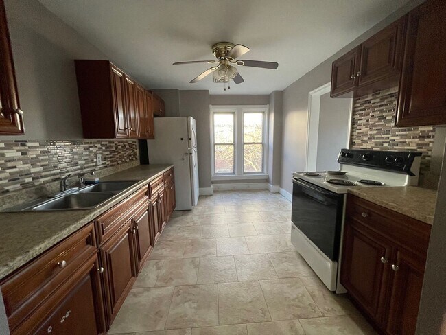 141 W Ridge St in Lansford, PA - Building Photo - Building Photo