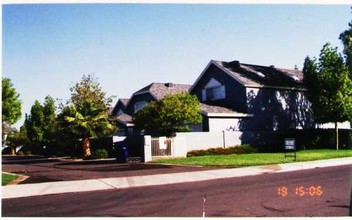 Colonia Apartment Homes - Roger in Tempe, AZ - Building Photo - Building Photo