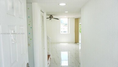 1705 San Remo Cir in Homestead, FL - Foto de edificio - Building Photo