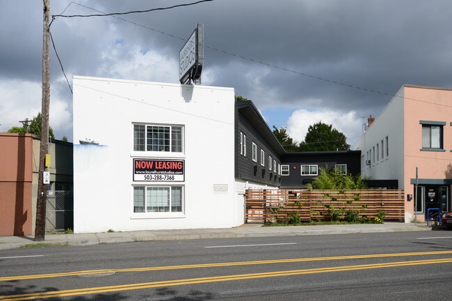 Laurelhurst Studios in Portland, OR - Foto de edificio - Building Photo