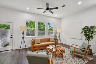 6735 Liverpool St in Houston, TX - Building Photo - Building Photo