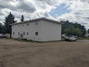 1907 6th St SE in Minot, ND - Building Photo - Building Photo