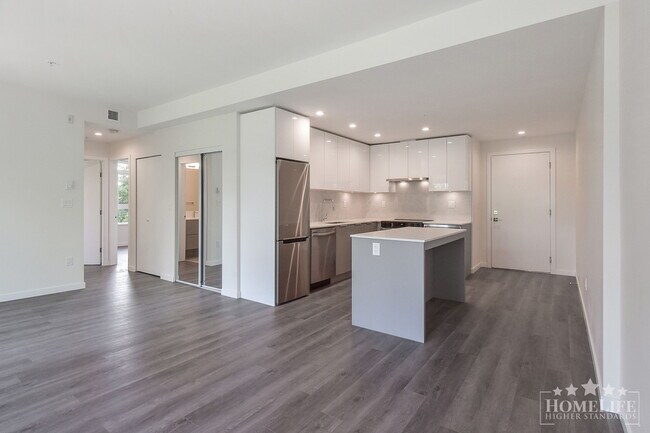 14257-1103A 103A Ave in Surrey, BC - Building Photo - Building Photo