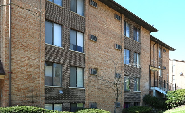 Robin Woods Apartments in Cincinnati, OH - Building Photo - Building Photo