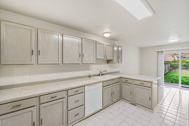 14426 Beverly Park Rd