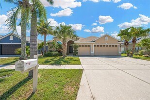 1833 Mira Lago Cir in Ruskin, FL - Building Photo