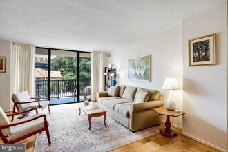 118 Monroe St, Unit 304 in Rockville, MD - Building Photo - Building Photo