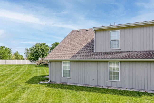 232 SW Chartwell Cir in Lee's Summit, MO - Building Photo - Building Photo