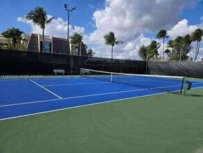 7601 SW 105th Ave in Miami, FL - Foto de edificio - Building Photo