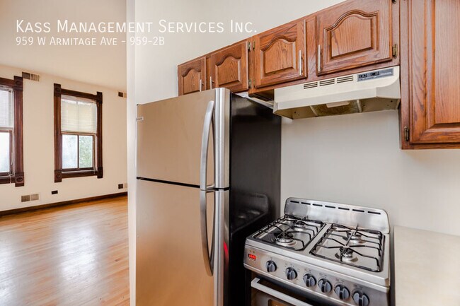 property at 959 W Armitage Ave