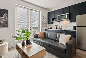 701 Richmond Ave. in Houston, TX - Building Photo - Building Photo