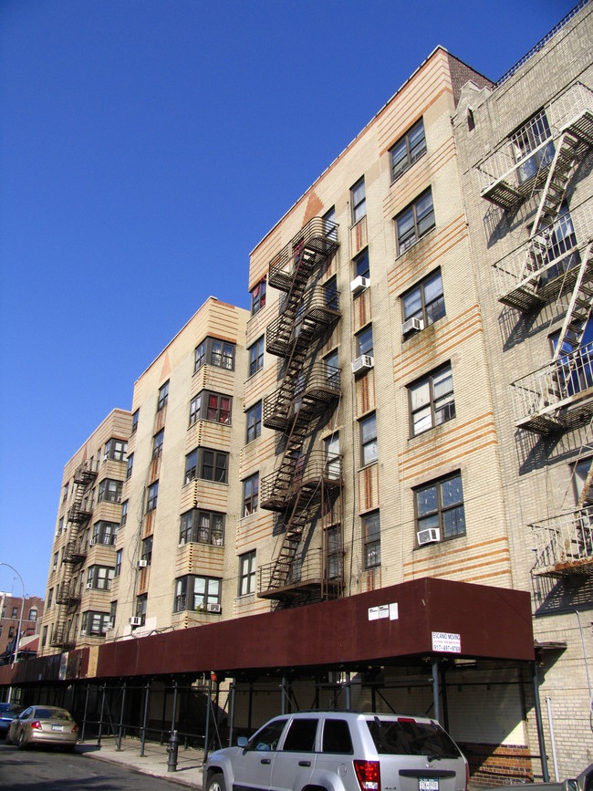 2015 Creston Ave in Bronx, NY - Building Photo - Building Photo