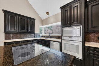 7659 Ameswood Rd in Houston, TX - Building Photo - Building Photo