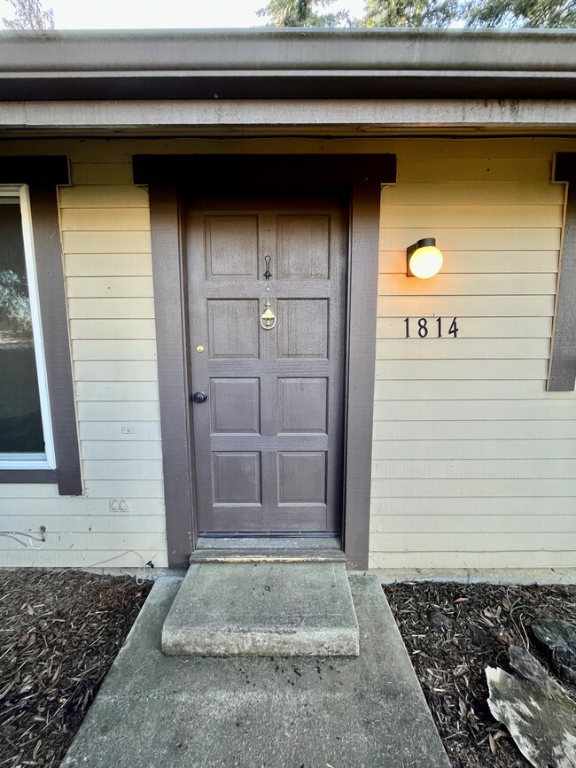 1814 Parliament St in Eugene, OR - Foto de edificio - Building Photo