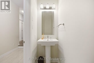 110 Jardiniere St in Ottawa, ON - Building Photo - Building Photo