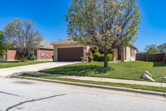 702 Pampas Ricas Dr in Leander, TX - Building Photo - Building Photo
