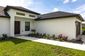 543 Charwood Ave S in Lehigh Acres, FL - Building Photo - Building Photo