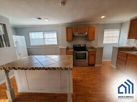 301 W Ave S in San Angelo, TX - Building Photo