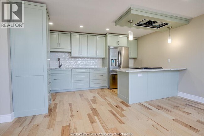 111 Riverside Dr E in Windsor, ON - Building Photo - Building Photo