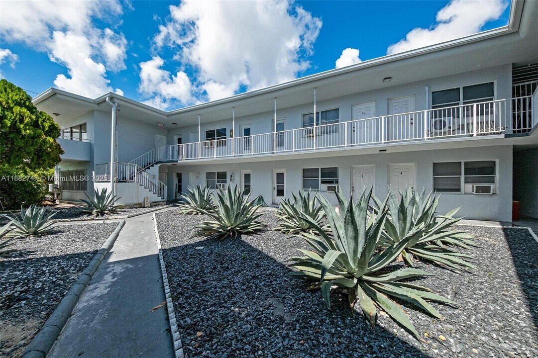 7271 Gary Ave in Miami Beach, FL - Foto de edificio