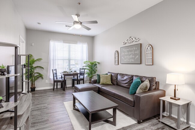 Independence Place in Hinesville, GA - Foto de edificio - Interior Photo