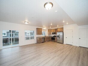 4208 W Coral Pink Ct in Riverton, UT - Building Photo - Building Photo