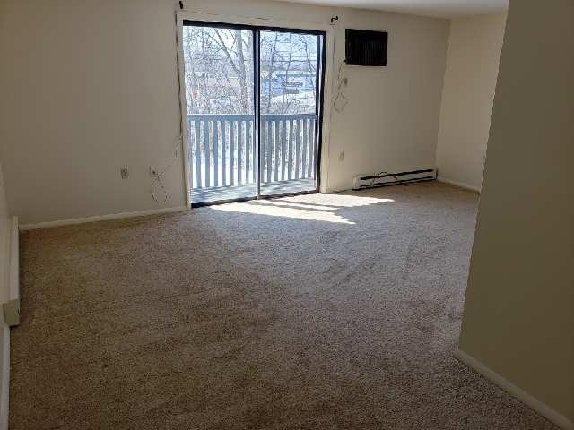 4101 Pine Hollow Dr in Liverpool, NY - Foto de edificio - Building Photo