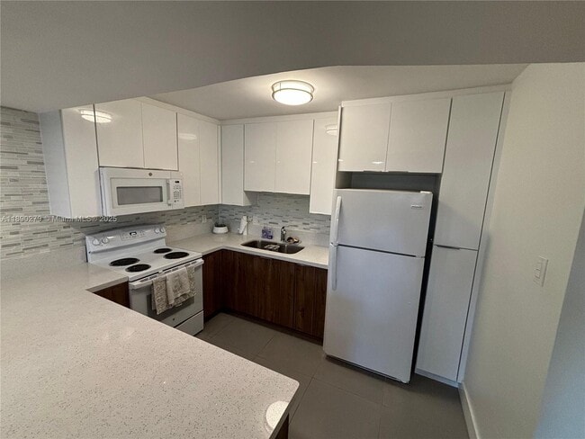 15325 SW 106th Terrace in Miami, FL - Building Photo - Building Photo