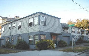 1901-1919 NE Davis St in Portland, OR - Building Photo - Building Photo