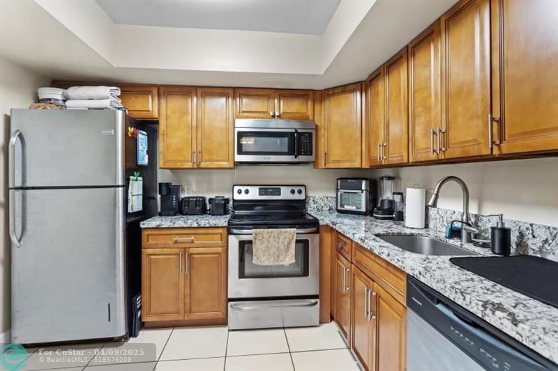 5850 NW 57th Ave in Tamarac, FL - Building Photo