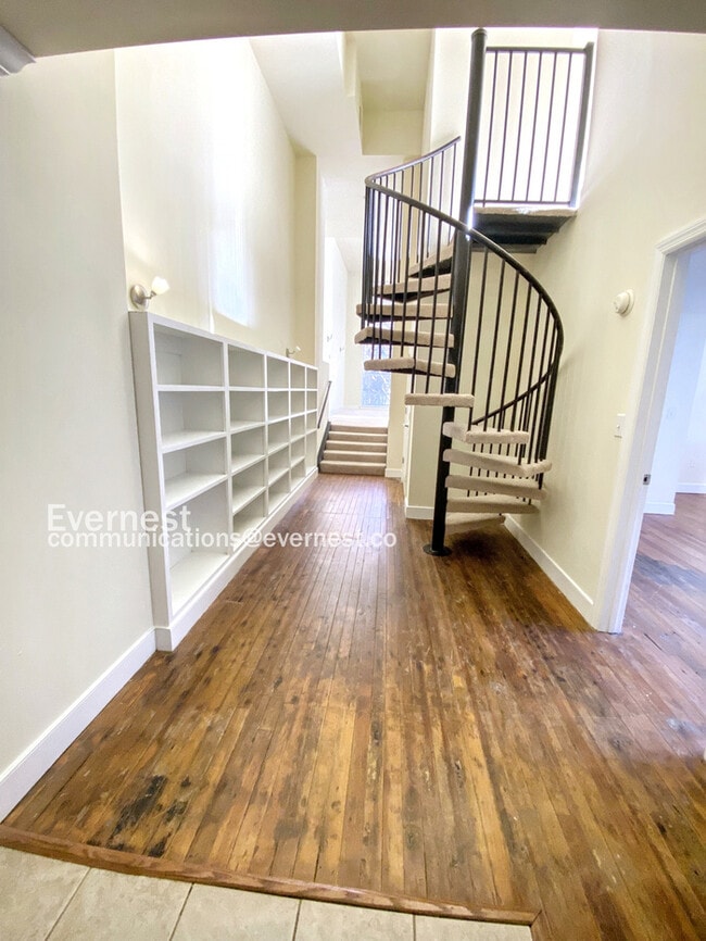 property at 525 E Grace St