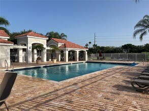 465 Somerset Way in Weston, FL - Building Photo - Building Photo