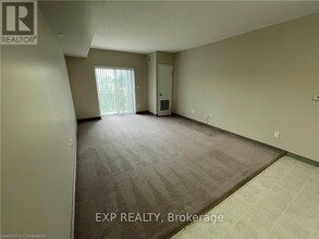 239-239 Auburn Dr in Waterloo, ON - Building Photo - Building Photo
