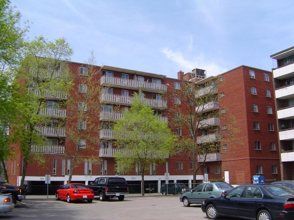 Dundas Medical in Dundas, ON - Building Photo