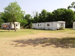 Bonneville Mobile-RV Park in Cuero, TX - Building Photo - Building Photo