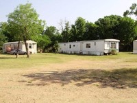 Bonneville Mobile-RV Park in Cuero, TX - Foto de edificio - Building Photo