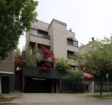 922-924 W 7th Ave in Vancouver, BC - Building Photo
