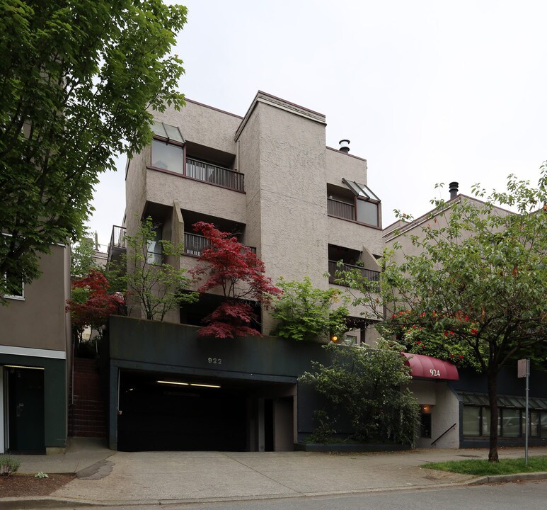 922-924 W 7th Ave in Vancouver, BC - Building Photo