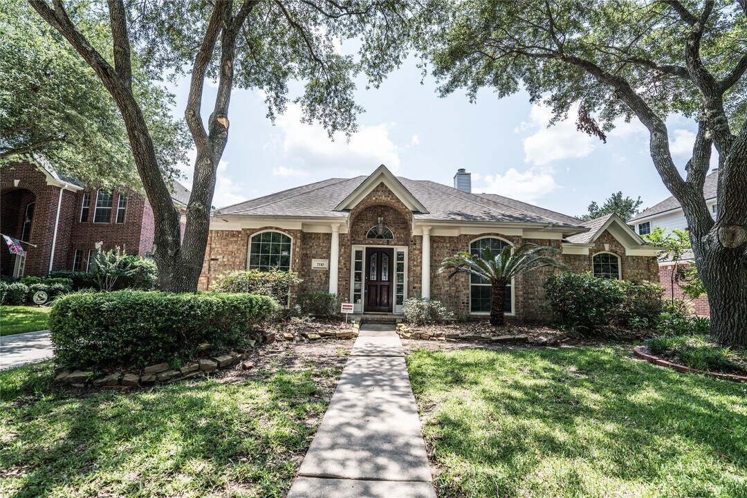 7110 Adobe Ct in Sugar Land, TX - Foto de edificio